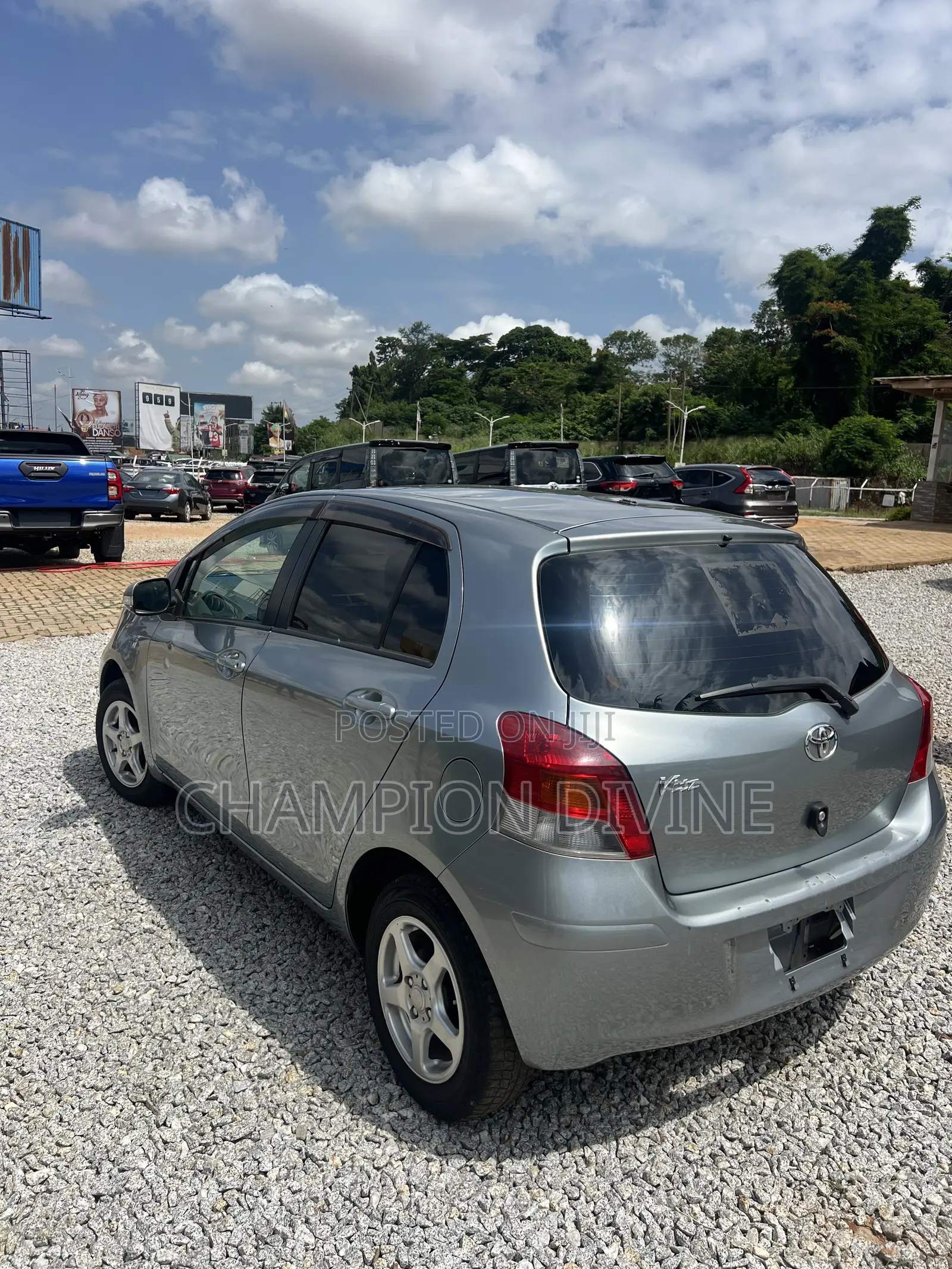 Toyota Vitz 2010