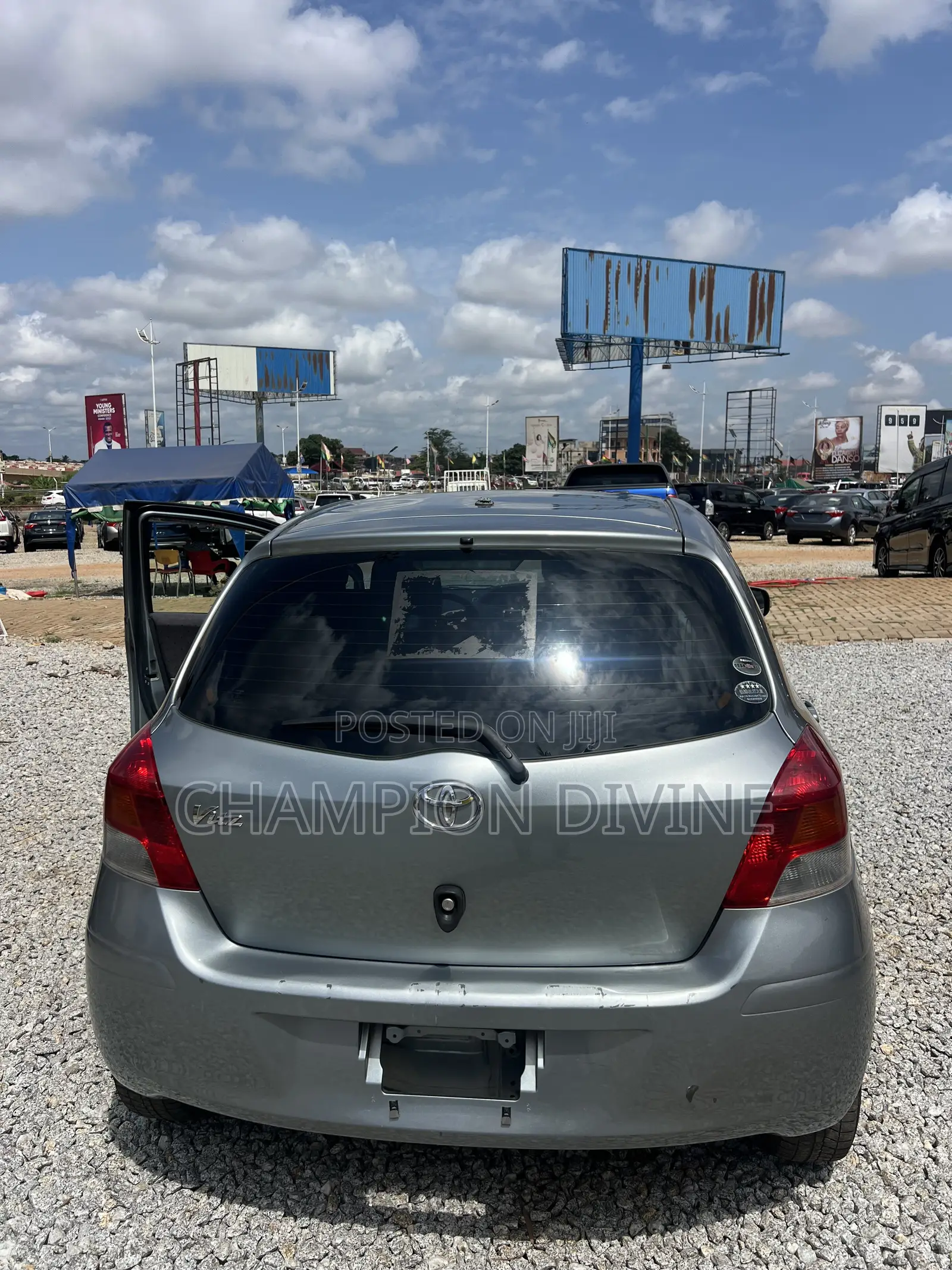 Toyota Vitz 2010