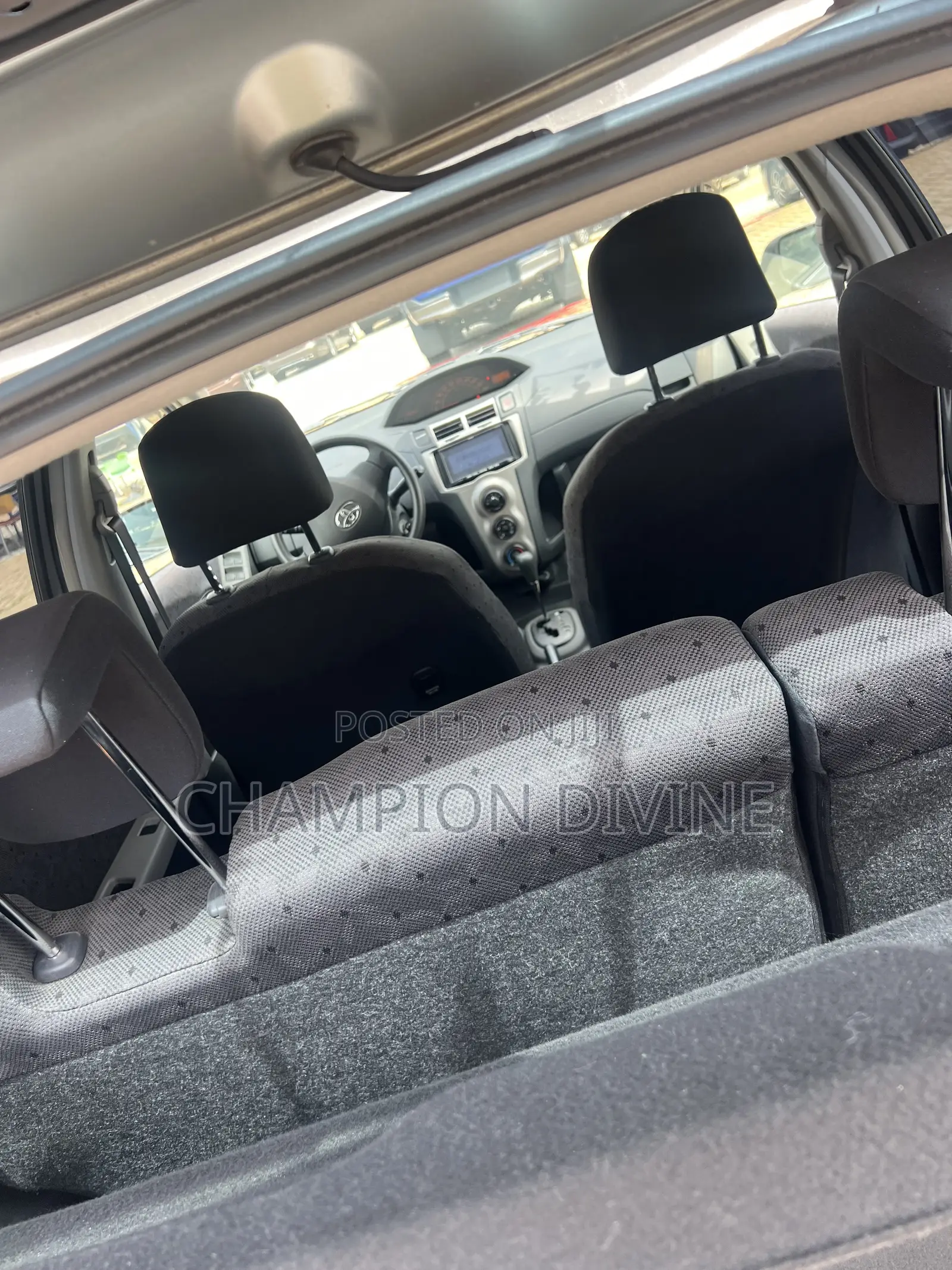Toyota Vitz 2010