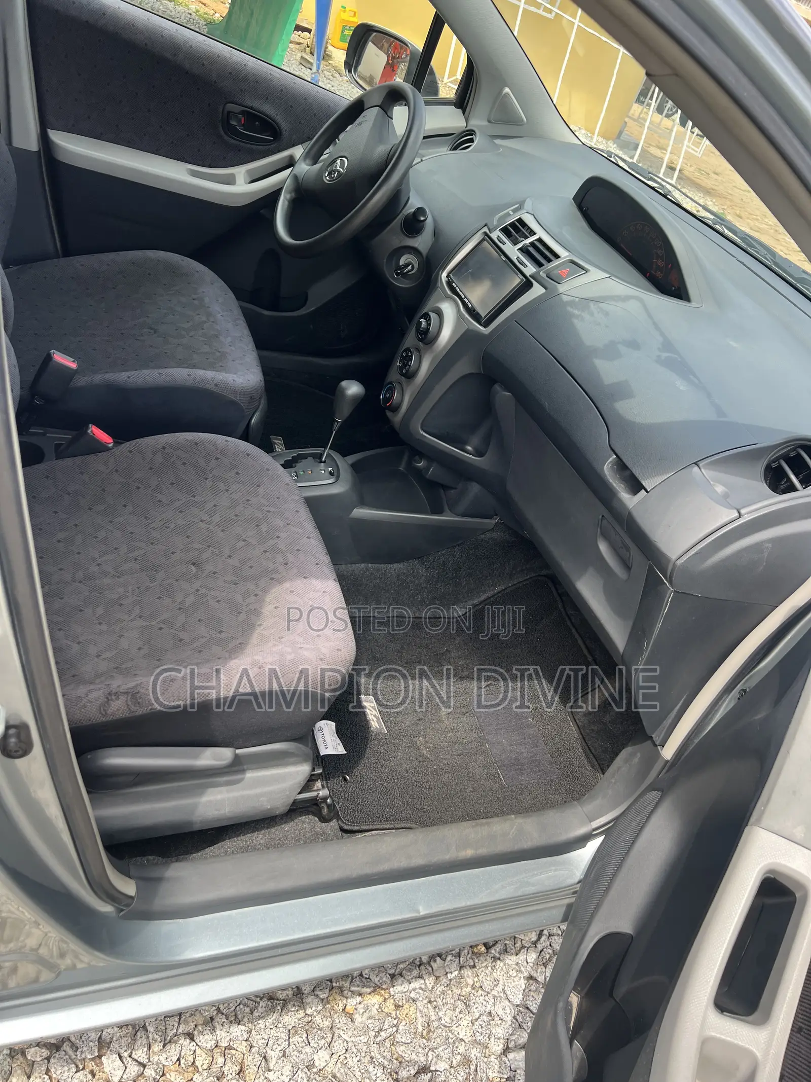 Toyota Vitz 2010