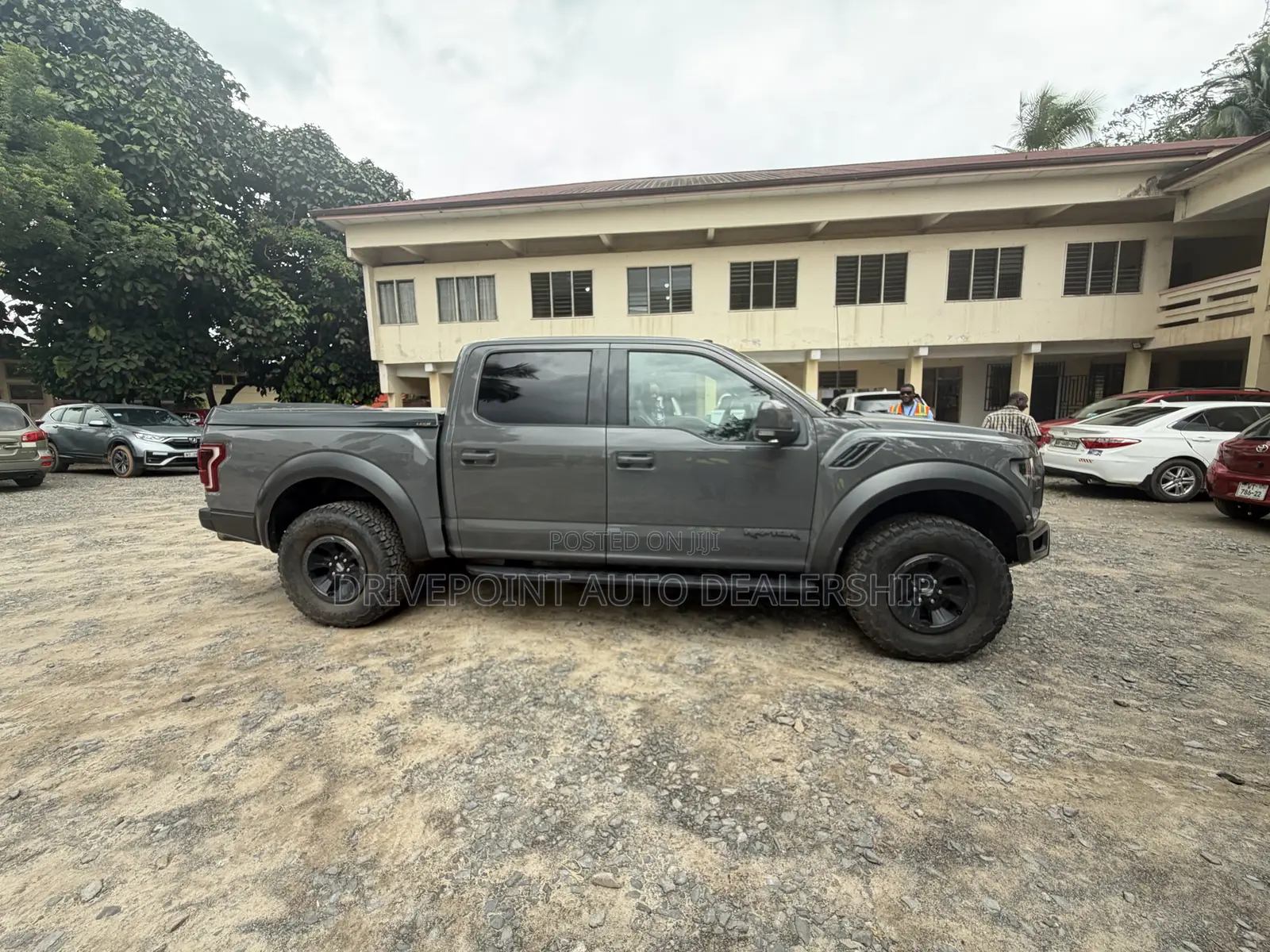 Ford F-150 Raptor 4x4 SuperCrew Cab Styleside 5.5 ft. box 145 in. WB