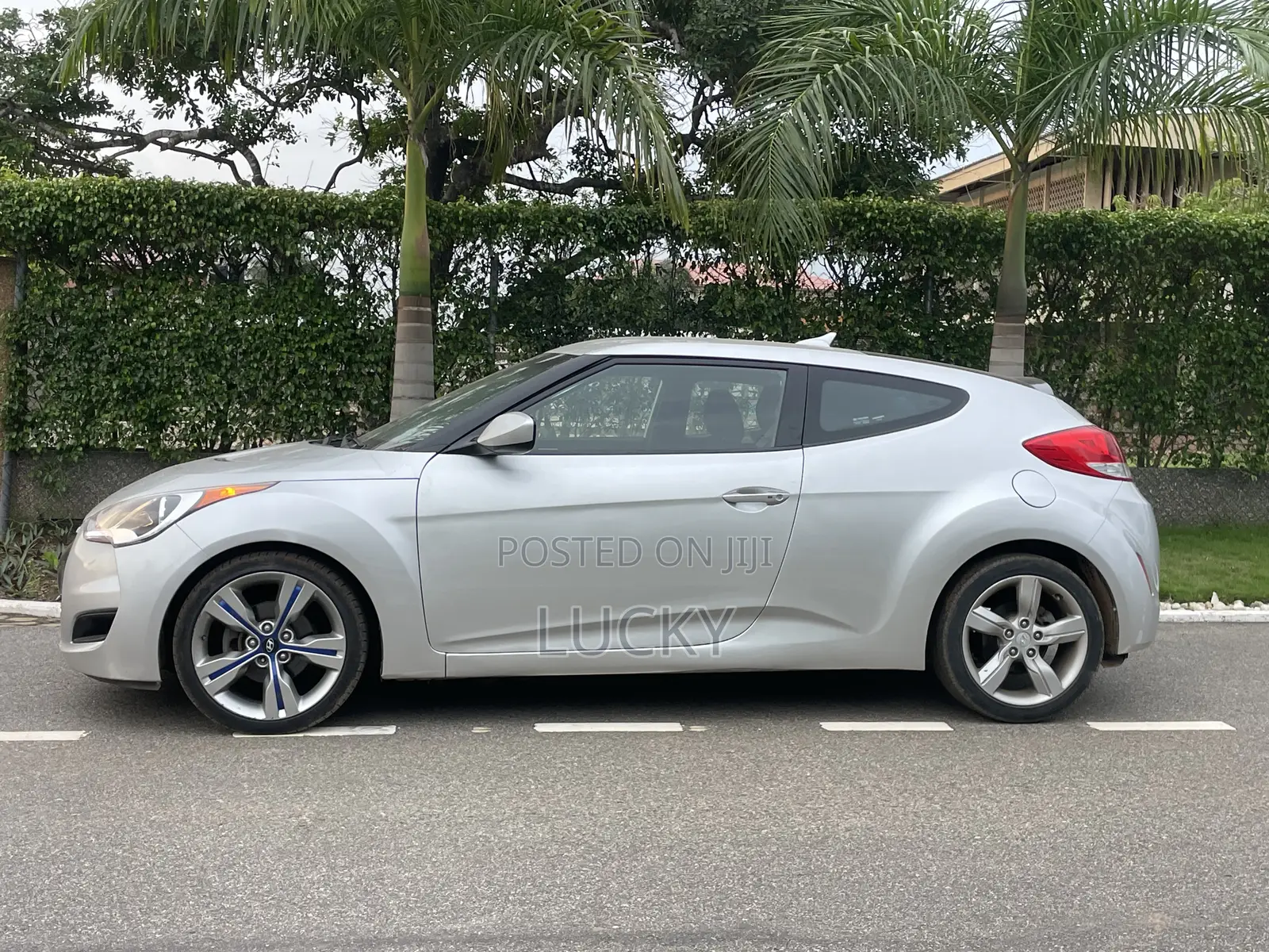 Hyundai Veloster 3dr Hatchback w/Black Interior (1.6L 4cyl 6AM) 2015