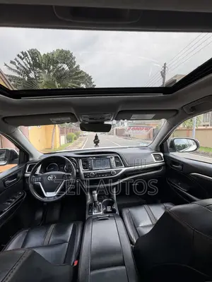 Toyota Highlander SE 2019 White