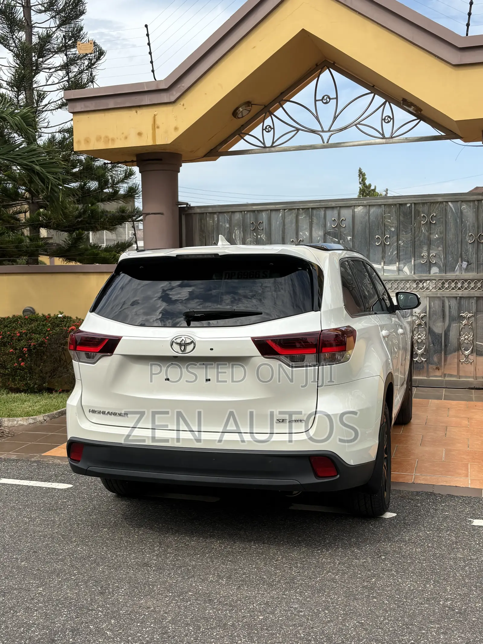 Toyota Highlander SE 2019 White