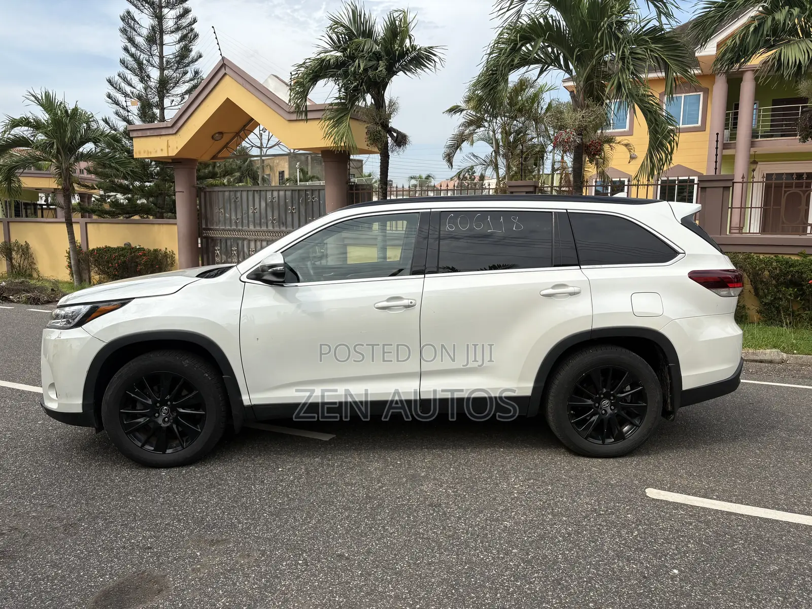 Toyota Highlander SE 2019 White