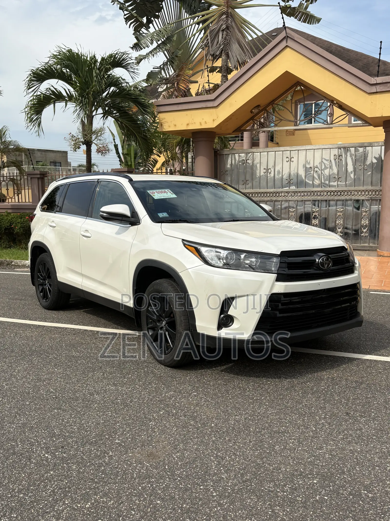 Toyota Highlander SE 2019 White