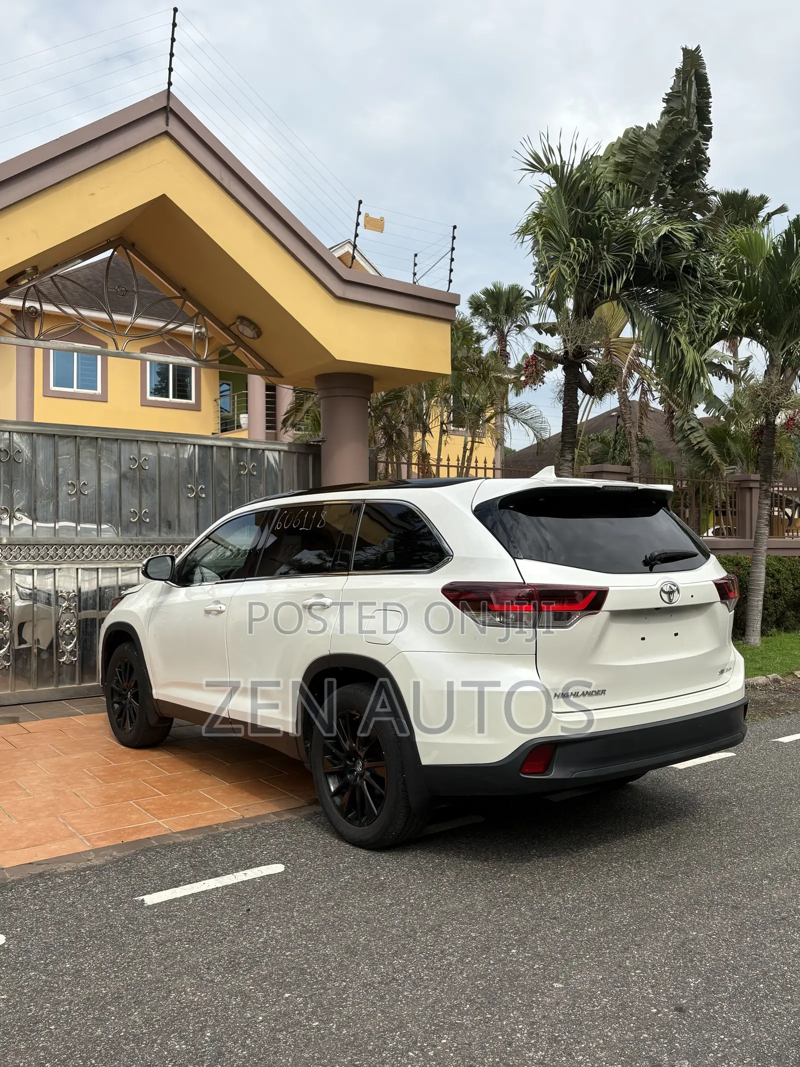 Toyota Highlander SE 2019 White