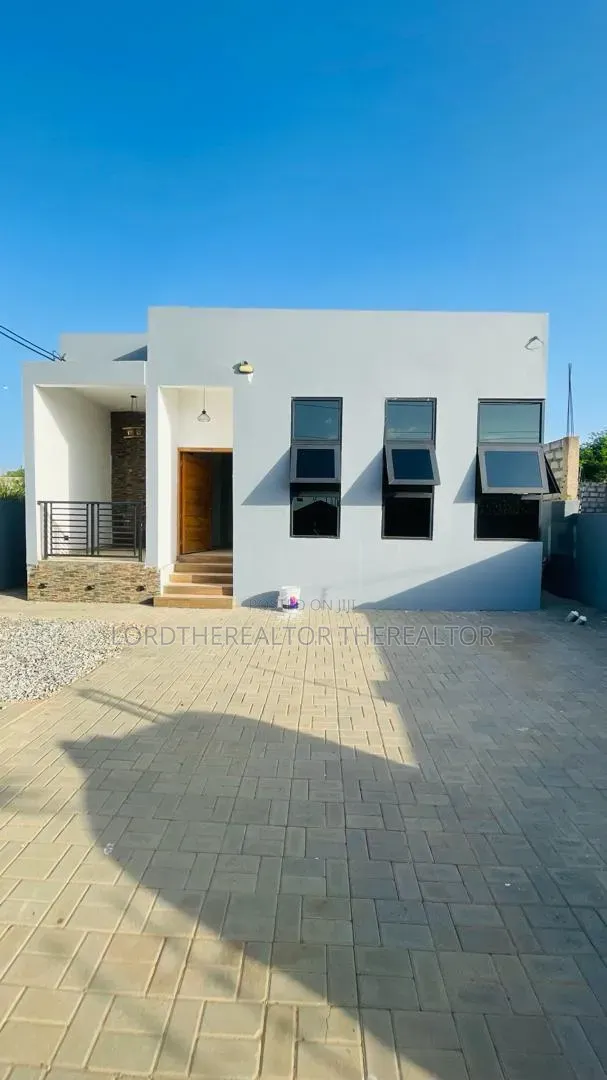 3bdrm House in Pokuase for sale