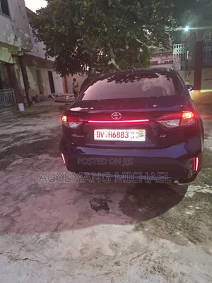 Toyota Corolla LE 2020 Blue