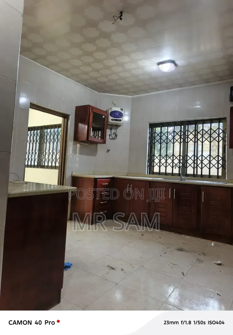 4bdrm House in Kasoa Obum Road, New Market for rent