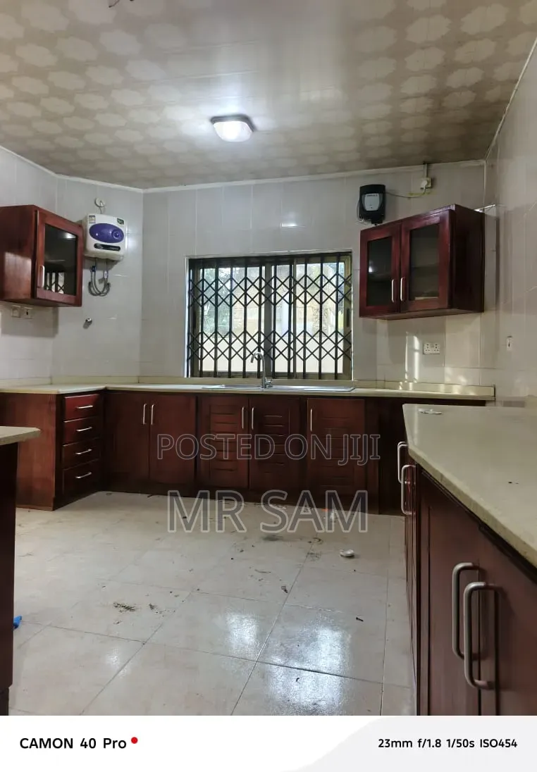 4bdrm House in Kasoa Obum Road, New Market for rent