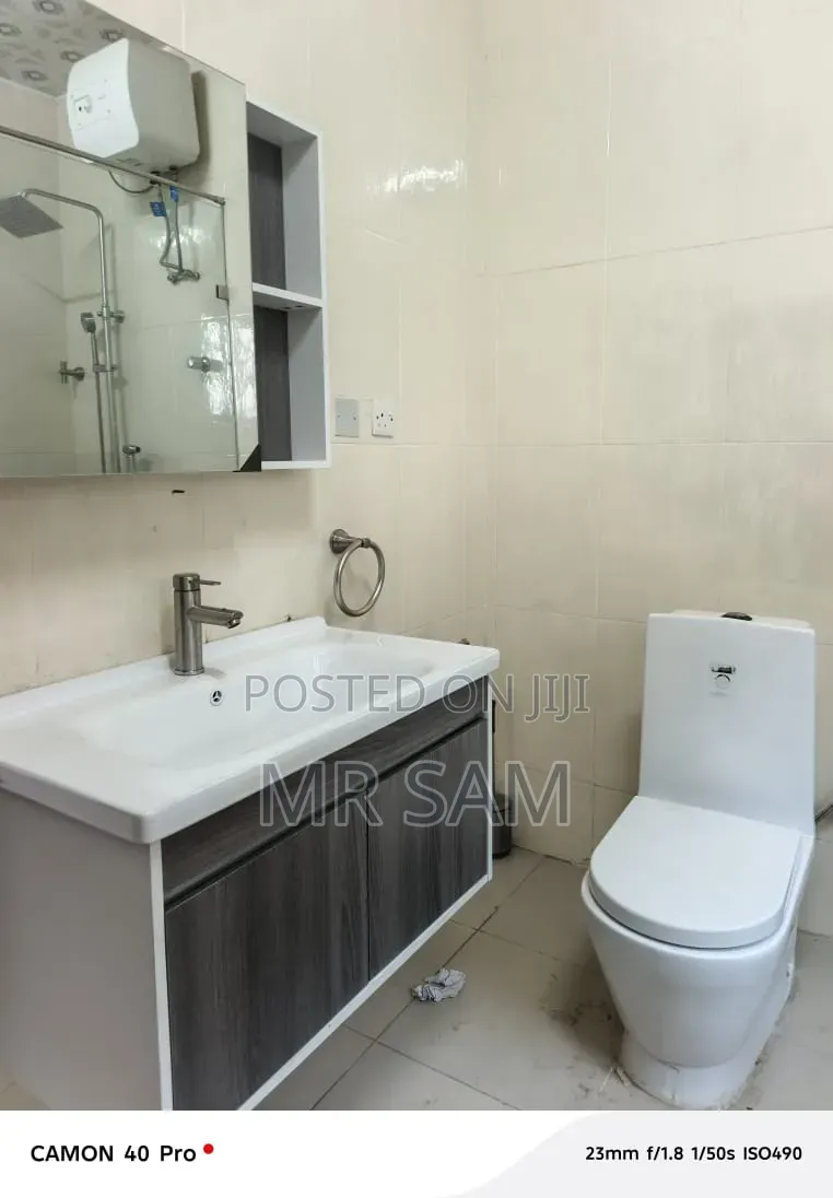 4bdrm House in Kasoa Obum Road, New Market for rent