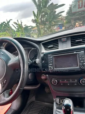 Nissan Sentra 2018 Red