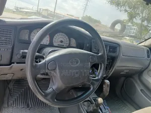 Toyota Hilux 2004 Red