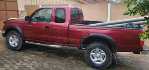 Toyota Hilux 2004 Red