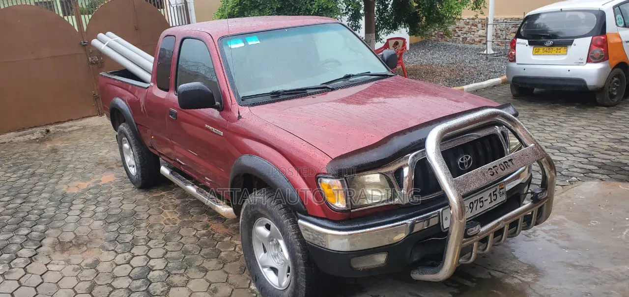 Toyota Hilux 2004 Red
