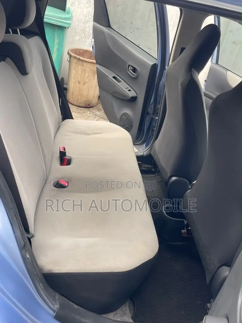 Toyota Vitz 1.3 FWD 5dr 2012 Blue