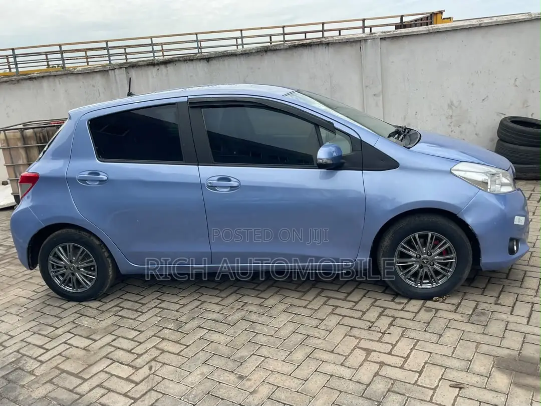 Toyota Vitz 1.3 FWD 5dr 2012 Blue