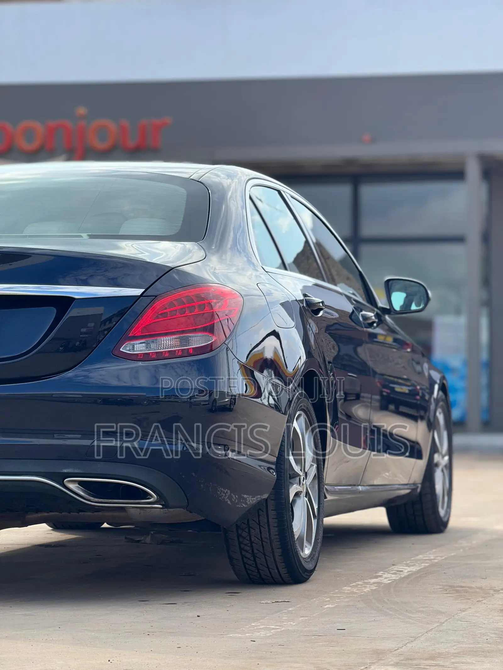 Mercedes-Benz C300 2017 Blue