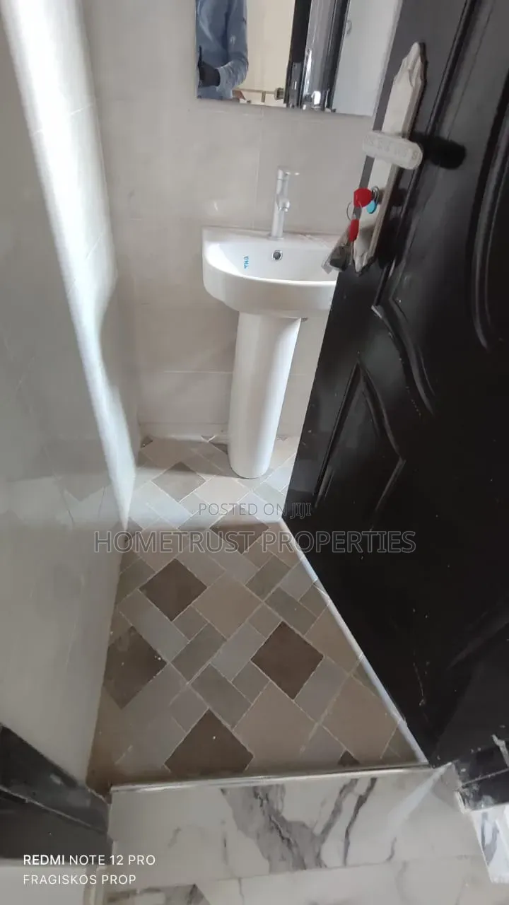 2bdrm Apartment in Lapaz Nyamekye, Nyanmekye for rent