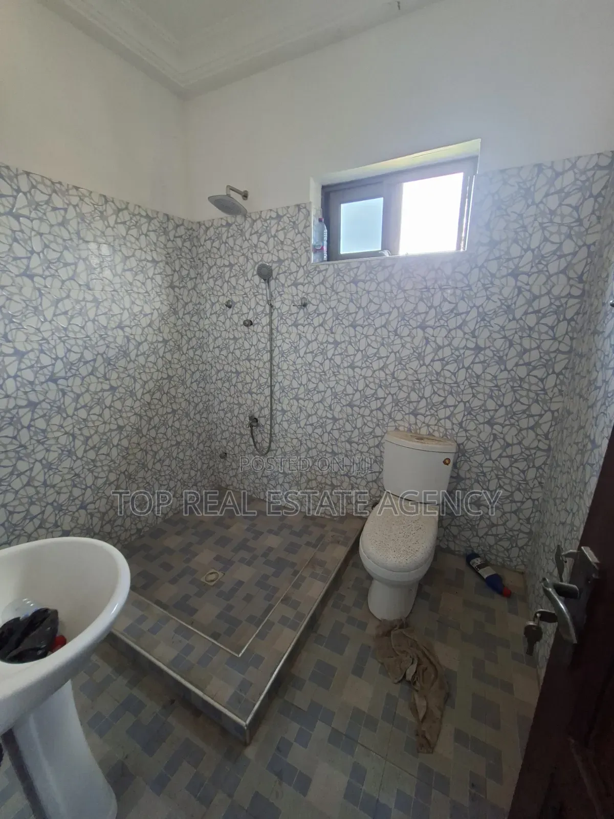 2bdrm Apartment in Golden Avenue, Ga East Municipal for rent