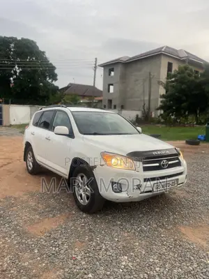 Toyota RAV4 2010 White