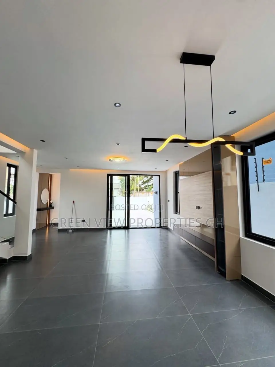 4bdrm Duplex in Oyarifa for sale
