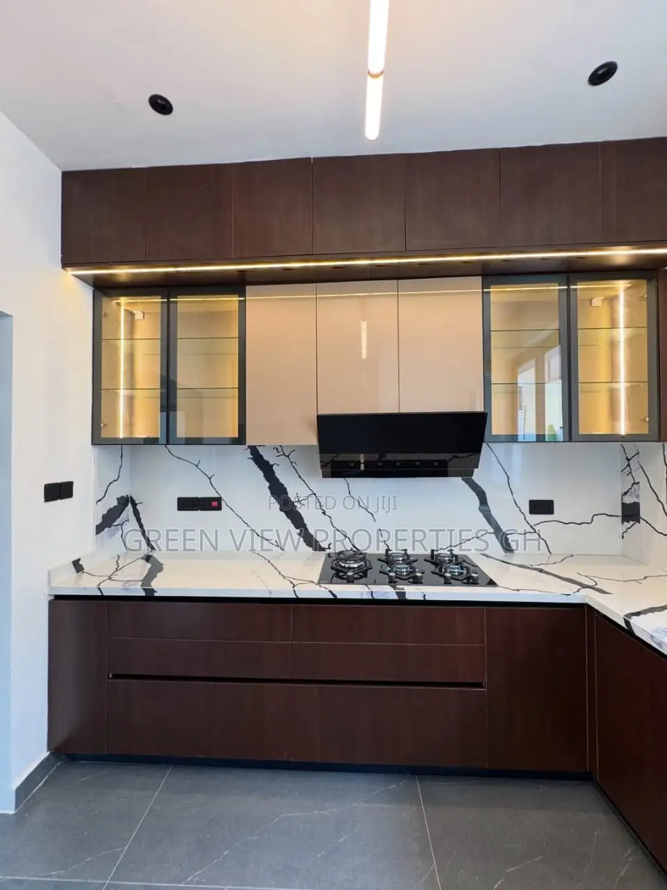 4bdrm Duplex in Oyarifa for sale