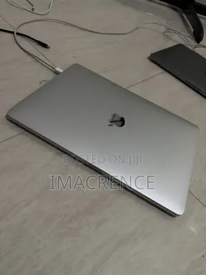 Laptop Apple MacBook Pro 2022 M2 8GB Apple M2 SSD 256GB
