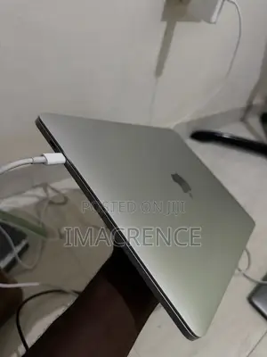 Laptop Apple MacBook Pro 2022 M2 8GB Apple M2 SSD 256GB