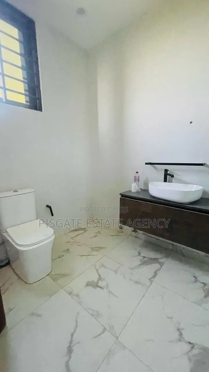 3bdrm House in Olebu for sale