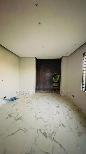 3bdrm House in Olebu for sale