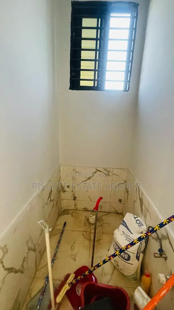3bdrm House in Olebu for sale