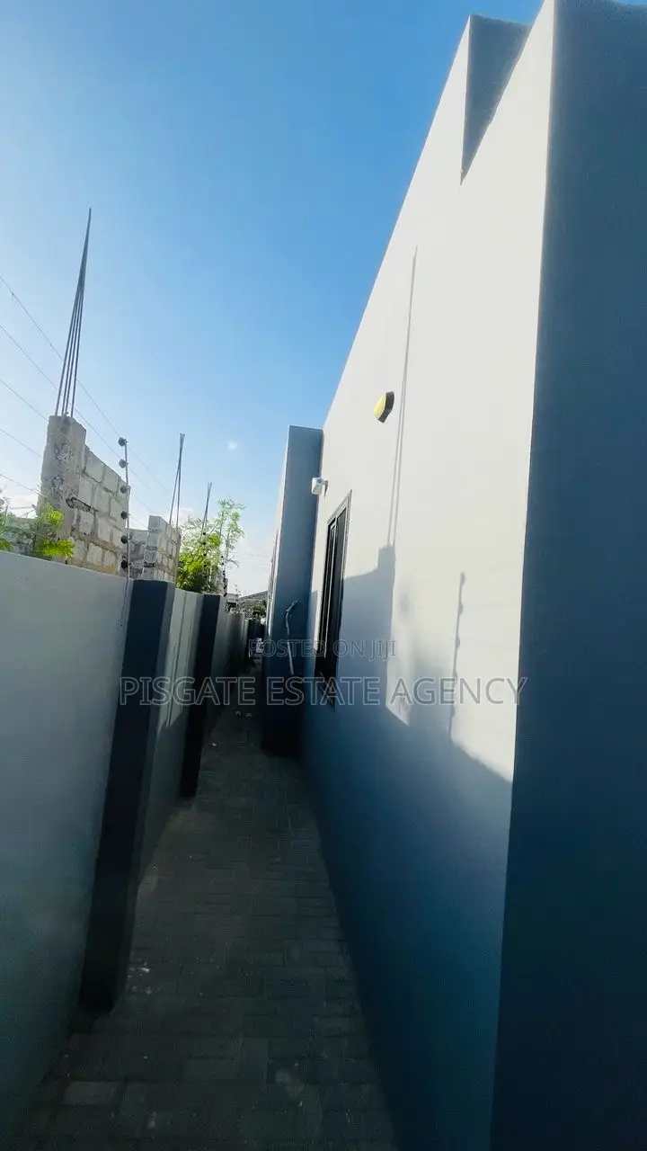 3bdrm House in Olebu for sale