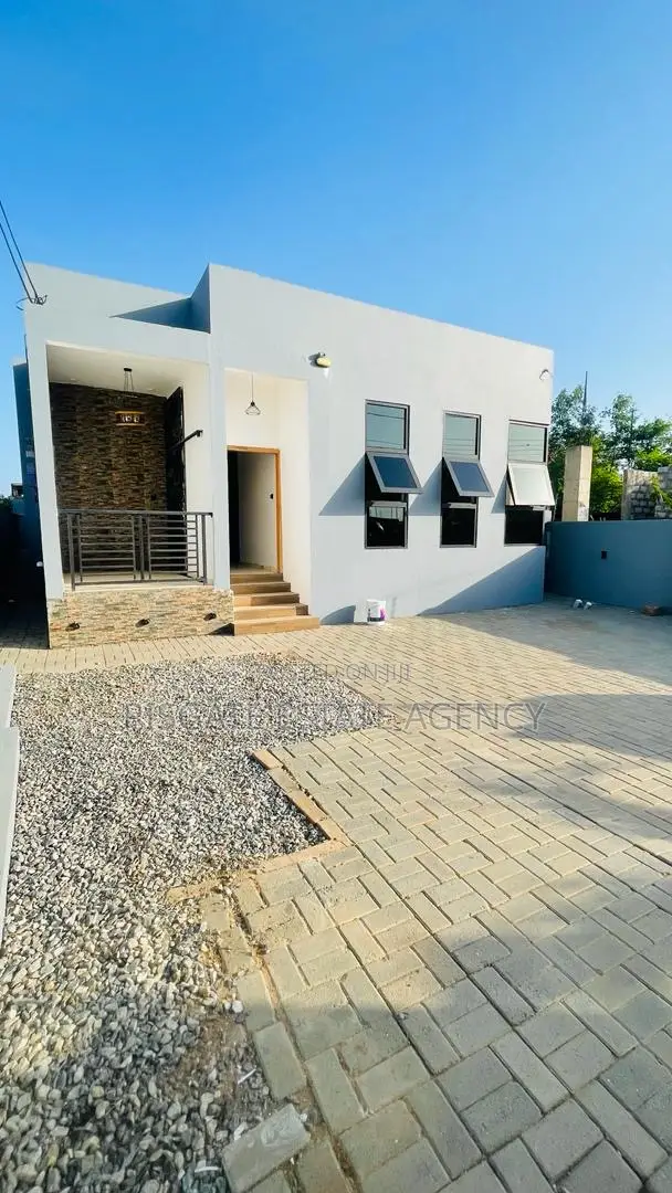 3bdrm House in Olebu for sale