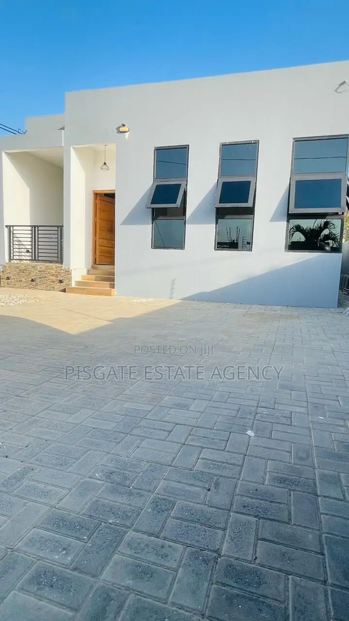 3bdrm House in Olebu for sale