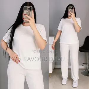 Quality Ladies 2 Piece Set.