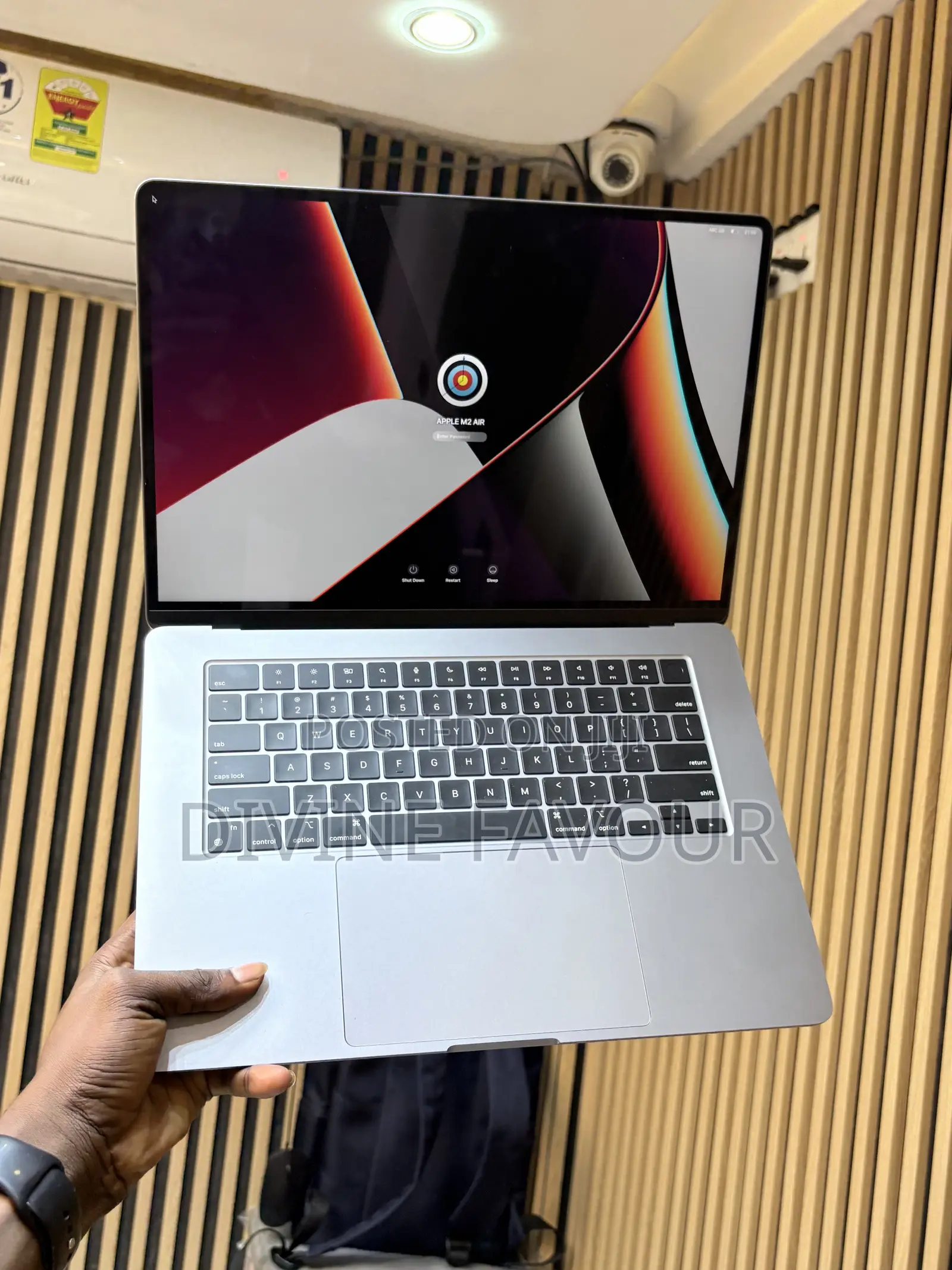 New Laptop Apple MacBook Air 2023 M2 8GB Apple M2 SSD 256GB