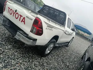 Toyota Hilux Revo Double Cab Petrol 2.7 AWD 2017 White