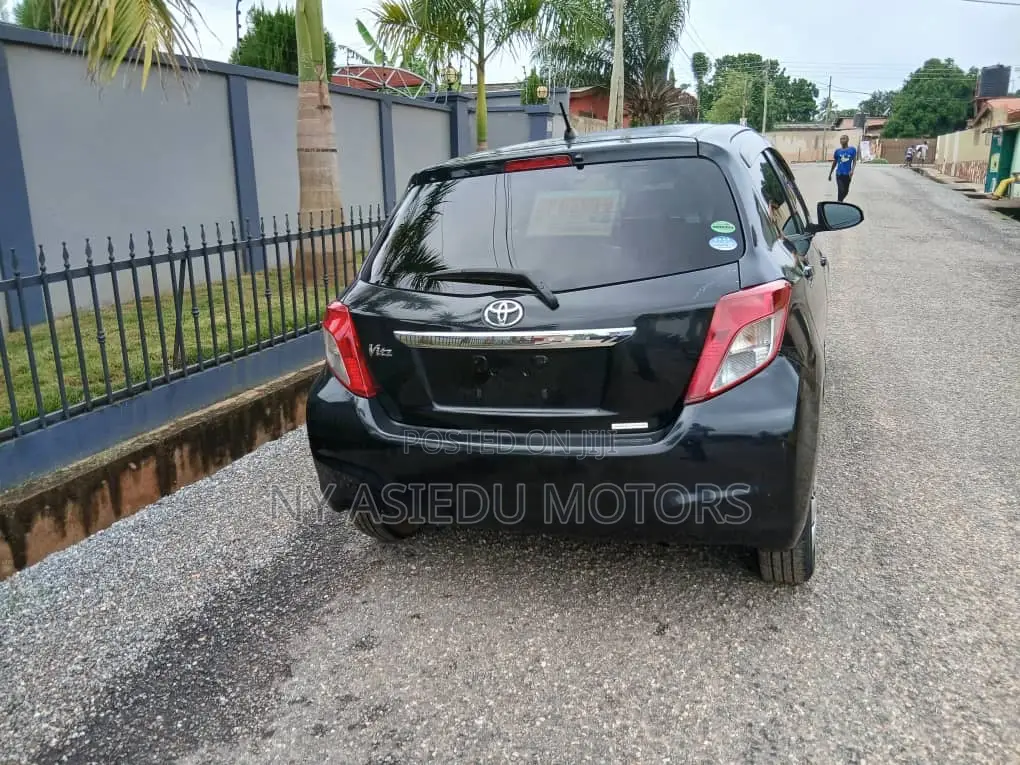 Toyota Vitz 1.0 FWD 3dr 2013 Black