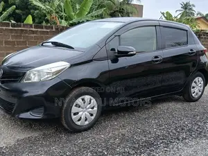 Toyota Vitz 1.0 FWD 3dr 2013 Black