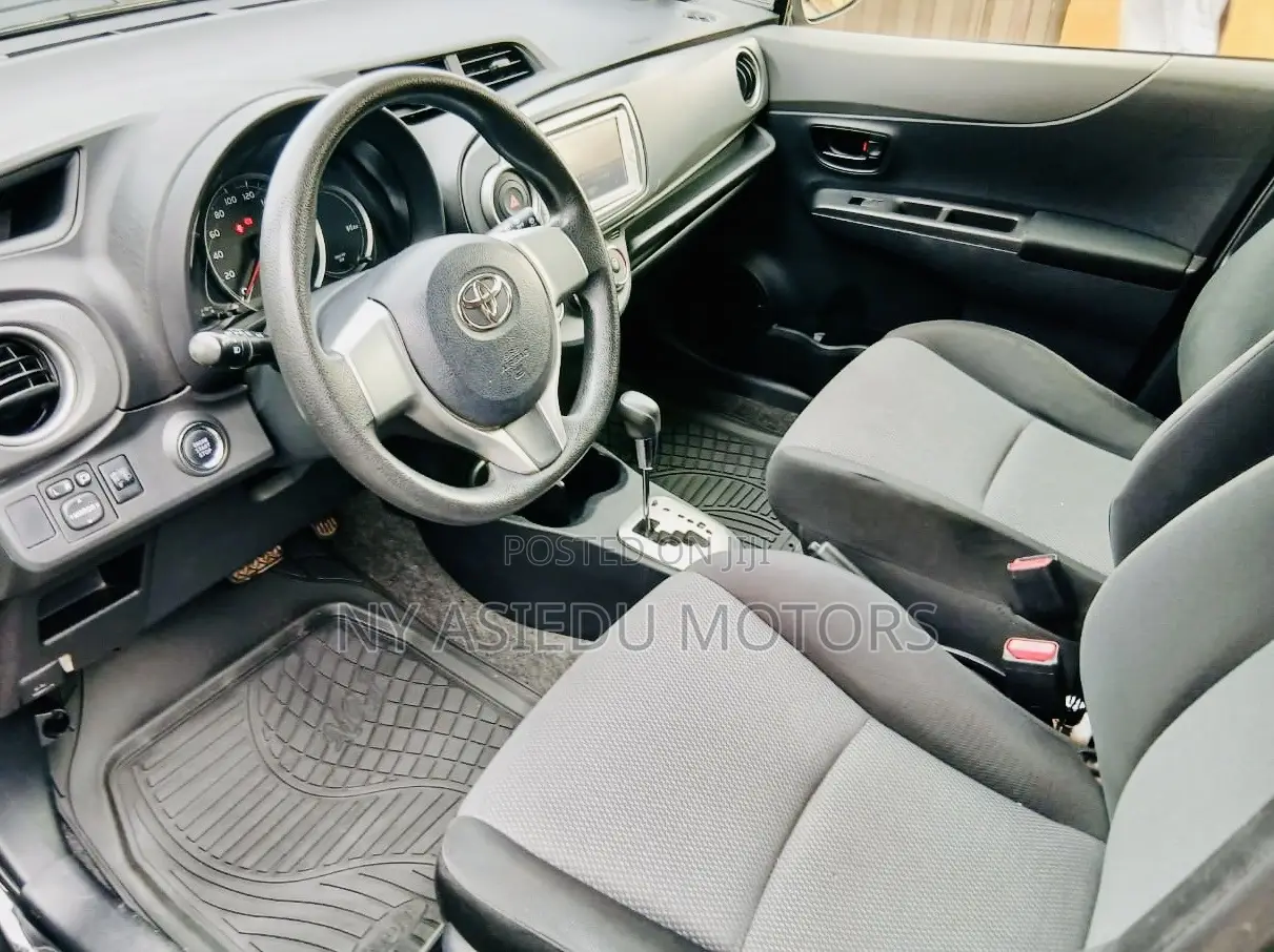 Toyota Vitz 1.0 FWD 3dr 2013 Black