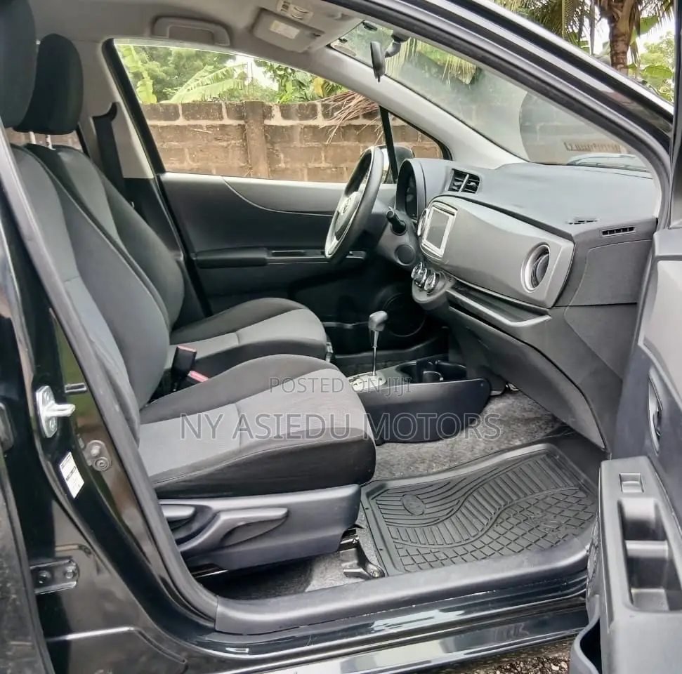 Toyota Vitz 1.0 FWD 3dr 2013 Black