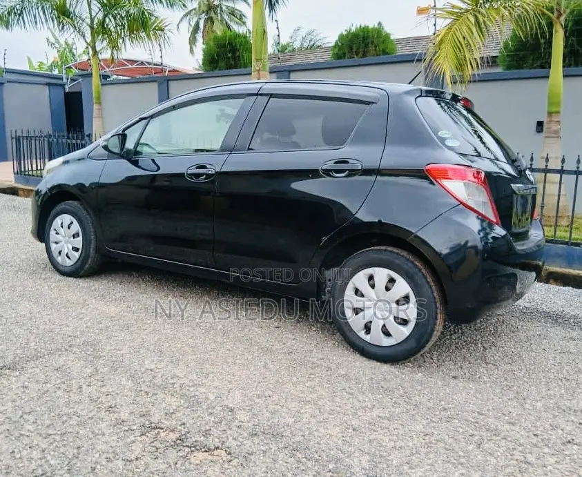 Toyota Vitz 1.0 FWD 3dr 2013 Black