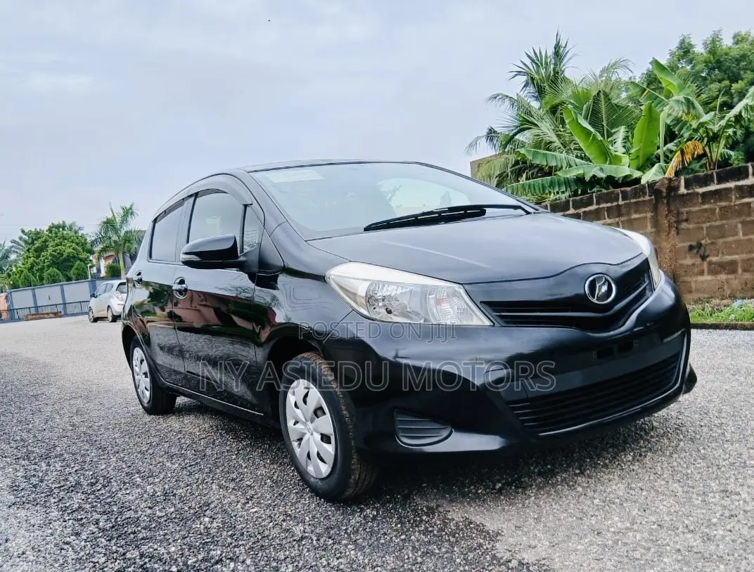 Toyota Vitz 1.0 FWD 3dr 2013 Black