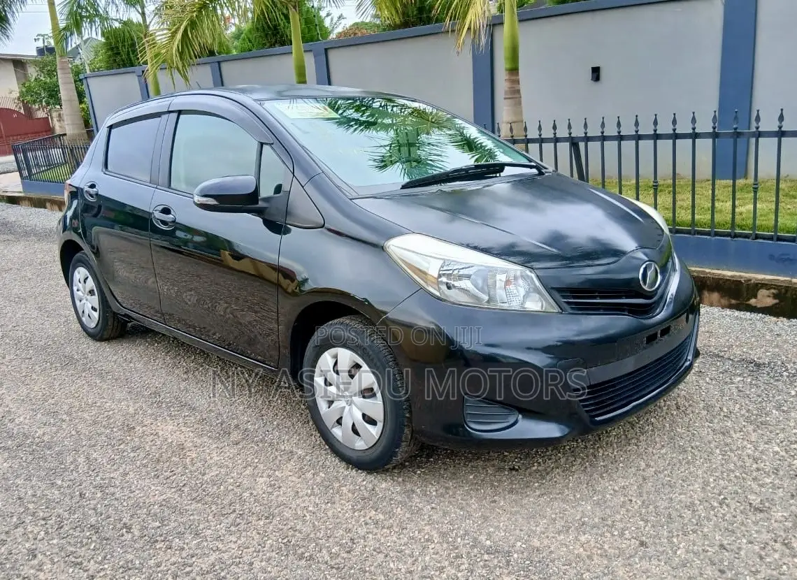 Toyota Vitz 1.0 FWD 3dr 2013 Black