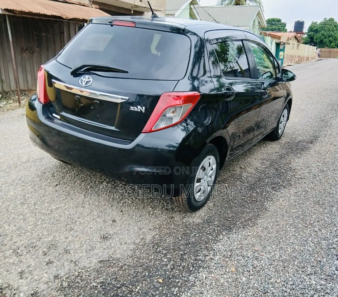 Toyota Vitz 1.0 FWD 3dr 2013 Black