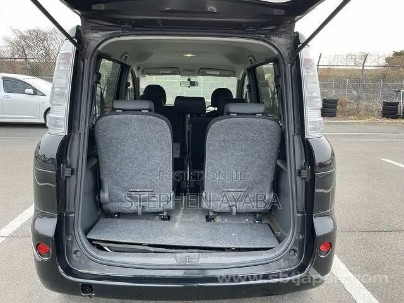 Toyota Sienta 1.5 FWD (6-seater) 2015 Black