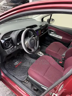 Toyota Vitz 1.3 FWD 5dr 2015 Burgundy