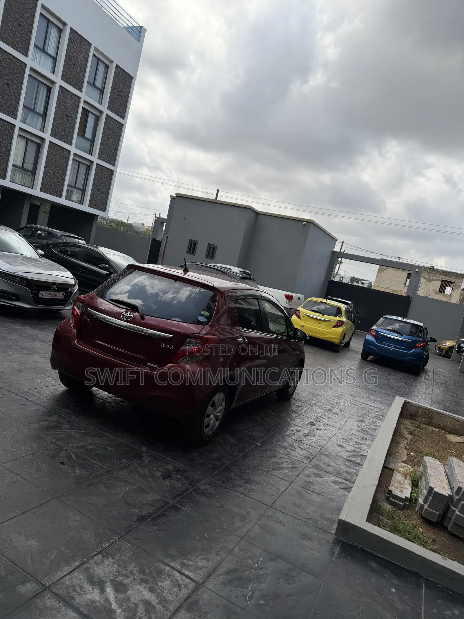 Toyota Vitz 1.3 FWD 5dr 2015 Burgundy